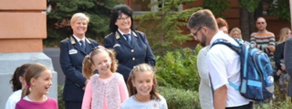 Hol maradt a fehér ing és az órákig ácsorgó diáksereg? 